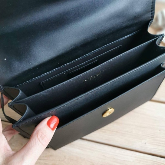 Женская чёрная сумка Yves Saint Laurent 22x17 см