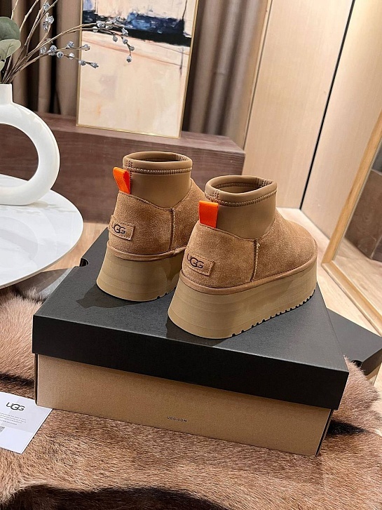 Женские ботинки с мехомм UGG Deeper - Chestnut