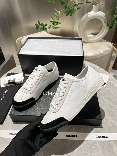 Женские кожаные кроссовки Chanel белого цвета   