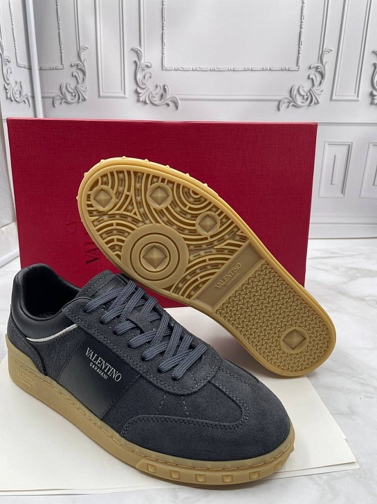 Замшевые кроссовки Valentino Garavani Upvillage - Grey