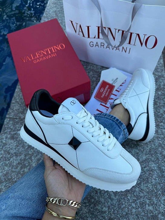 Женские кожаные кроссовки Valentino - White / Black