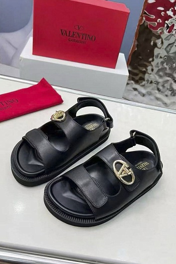 Женские кожаные сандалии Valentino Rockstud   