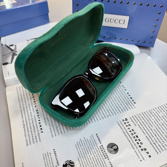 Солнцезащитные очки Gucci GG logo