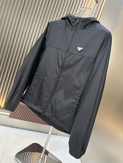 Мужская чёрная ветровка Prada logo-plaque   