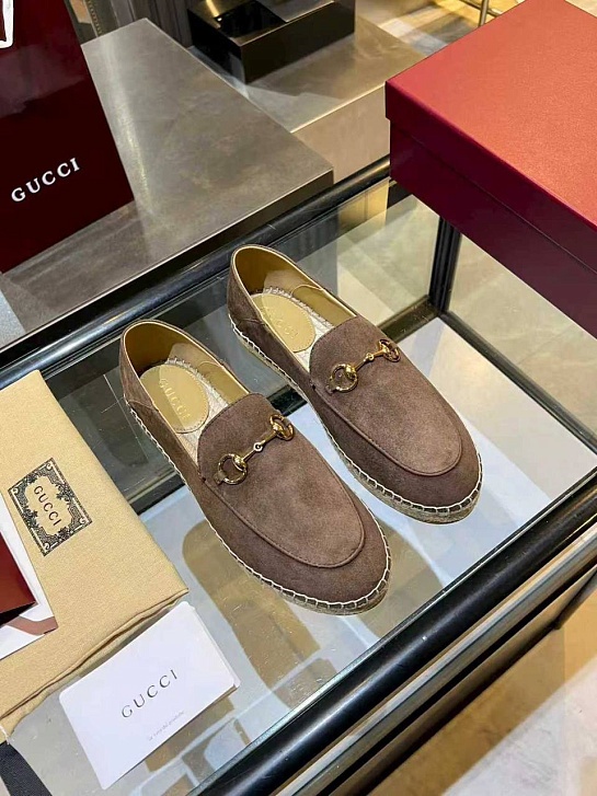 Женские замшевые лоферы Gucci GG Horsebit premium