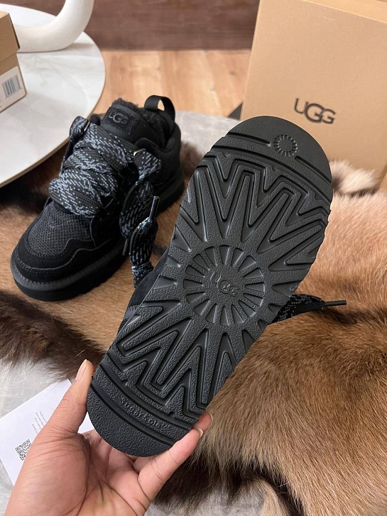 Женские ботинки с мехом UGG Lowmel - Black