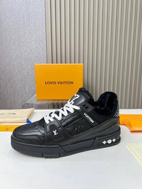 Кожаные кроссовки с мехом Louis Vuitton Trainer Premium - Black