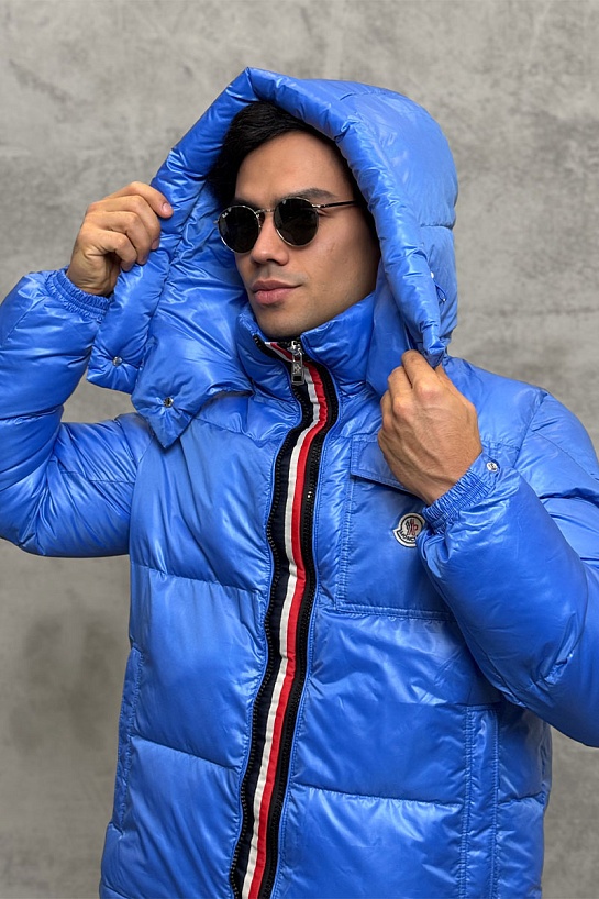 Пуховик голубого цвета Moncler Montbeliard