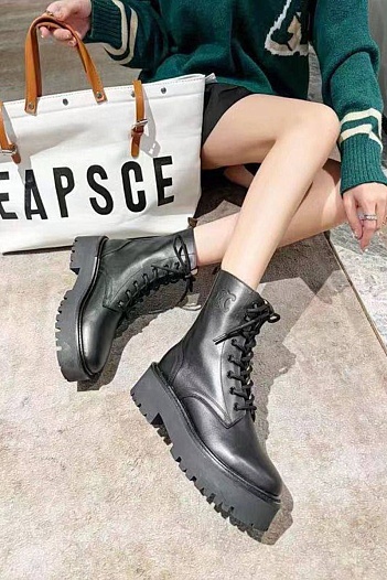 Женские кожаные ботинки Celine чёрного цвета   