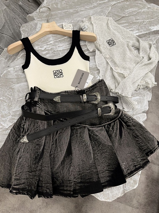 Женский топ Loewe белого цвета