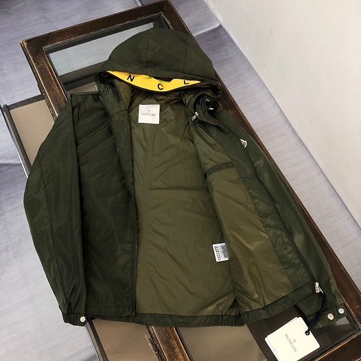 Зелёная ветровка Moncler logo-patch   