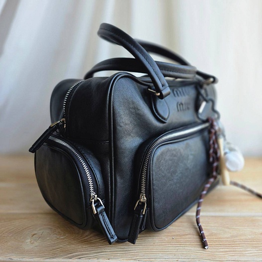 Женская чёрная кожаная сумка MIU MIU 31x20 см   