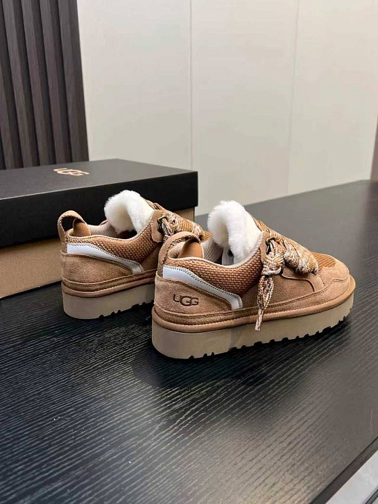 Женские замшевые ботинки UGG Lowmel