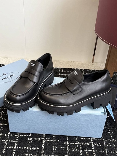 Женские кожаные лоферы Prada premium   