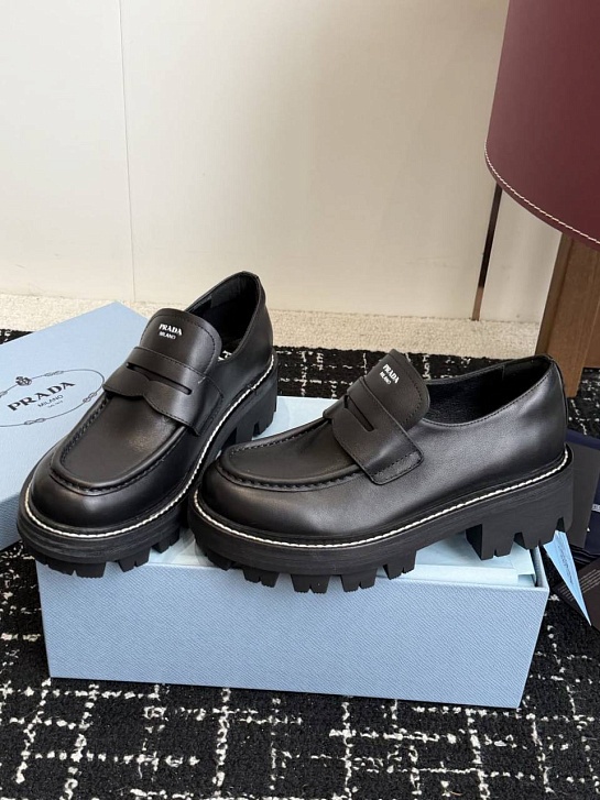 Женские кожаные лоферы Prada premium