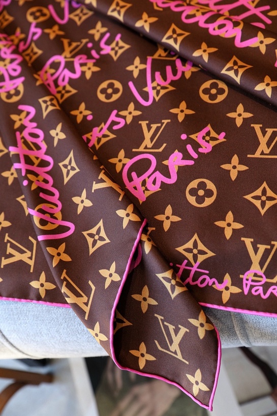 Платок Louis Vuitton LV Script Square premium 89x88 см