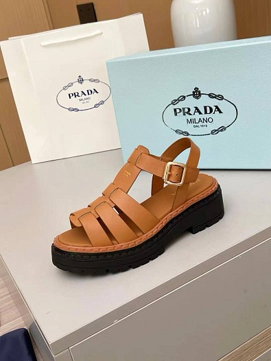 Женские кожаные сандалии на платформе Prada Fisherman   