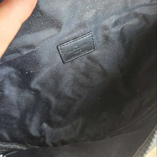 Кожаная сумка на пояс Louis Vuitton Discovery Damier Infini