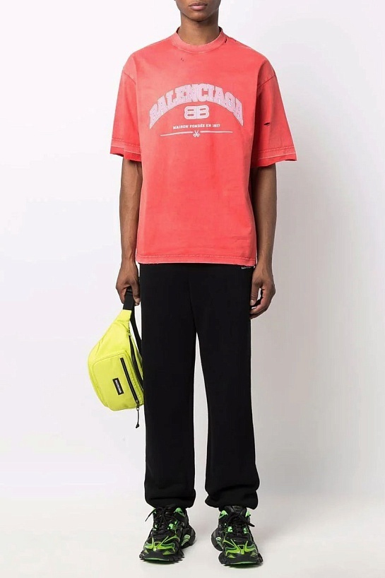 Оранжевая оверсайз футболка Balenciaga с рваной отделкой