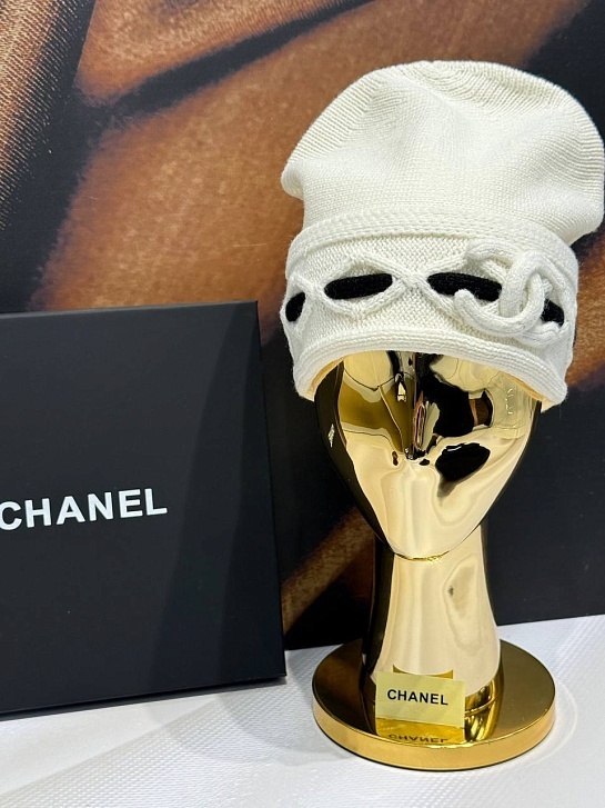 Шапка Chanel logo-embroidered premium - White