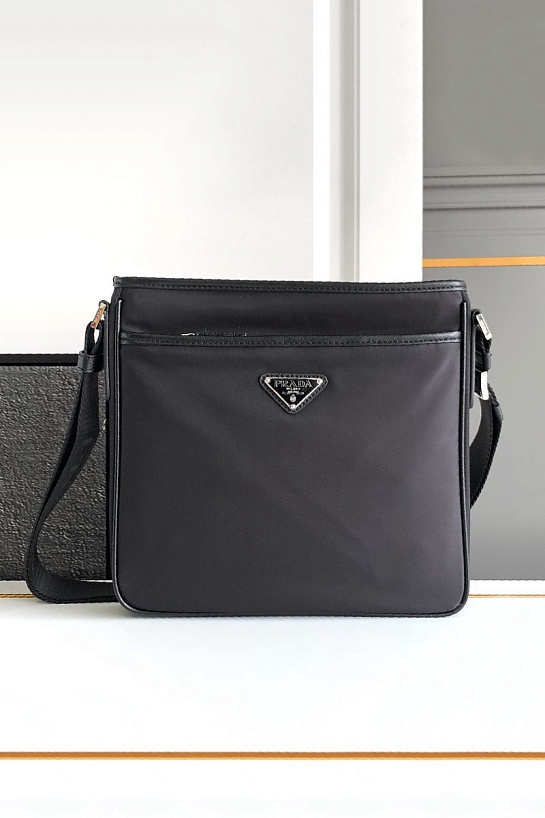 Нейлоновая сумка Prada Premium 27x25.5x6 см