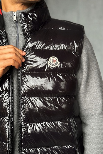 Мужской жилет чёрного цвета Moncler logo-patch   