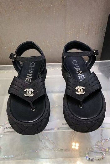 Женские замшевые сандалии чёрного цвета Chanel   