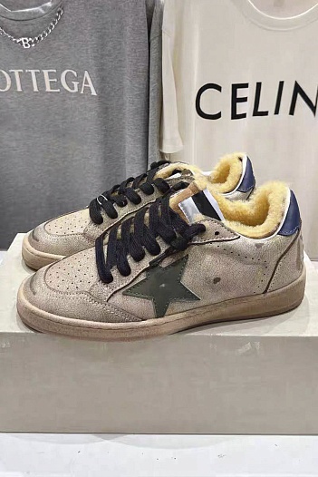 Женские кроссовки с мехом Golden Goose   