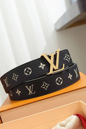 Чёрный кожаный ремень Louis Vuitton   