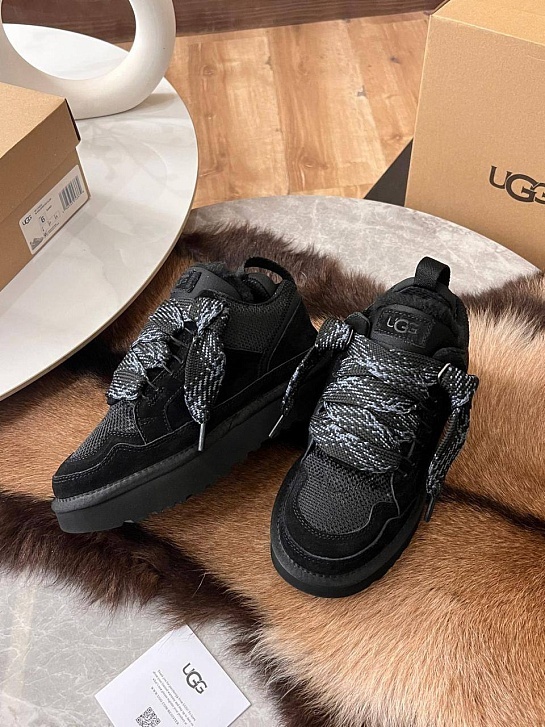 Женские ботинки с мехом UGG Lowmel - Black