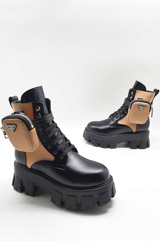 Кожаные женские ботинки Prada - Black / Beige