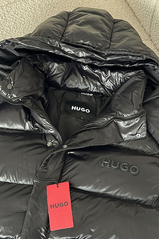 Чёрная глянцевая куртка Hugo Boss