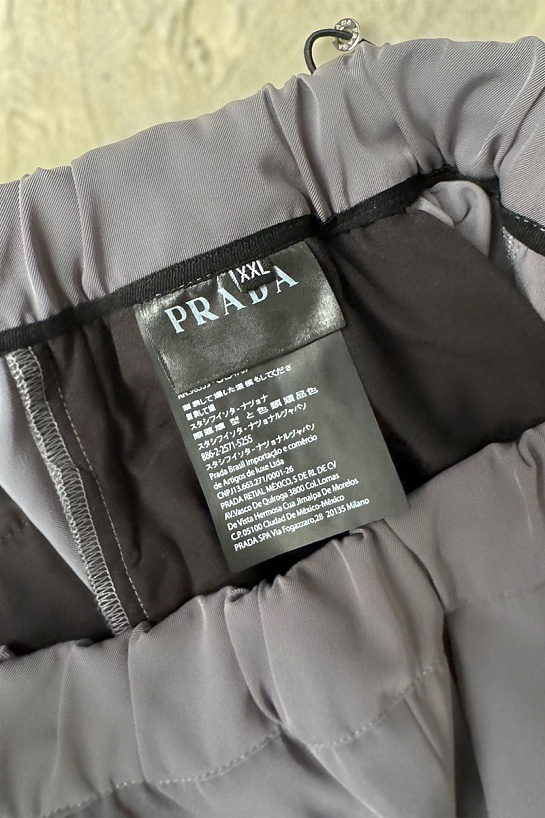 Мужские серые штаны Prada