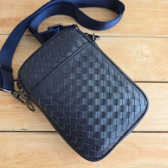 Кожаная сумка Bottega Veneta Intrecciato crossbody 20x14 - Navy