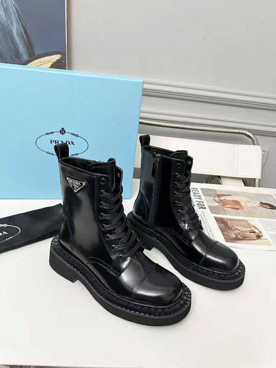 Женские кожаные ботинки Prada