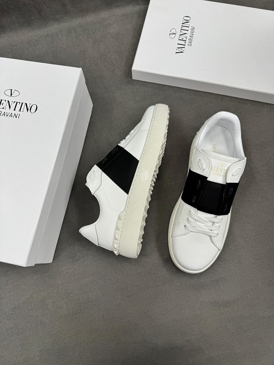 Кожаные кроссовки Valentino Rockstud - White / Black