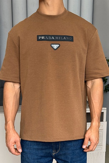 Коричневая оверсайз футболка Prada Milano metallic-logo   