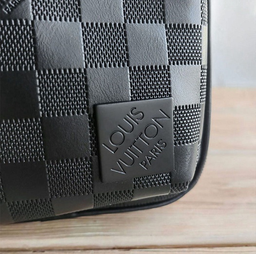 Кожаная сумка Avenue Louis Vuitton Sling Damier Infini 30x18 см   