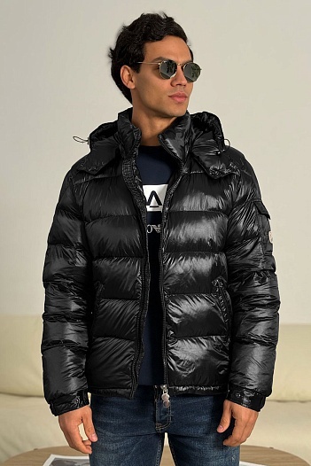 Чёрный пуховик Moncler Maya logo-patch   