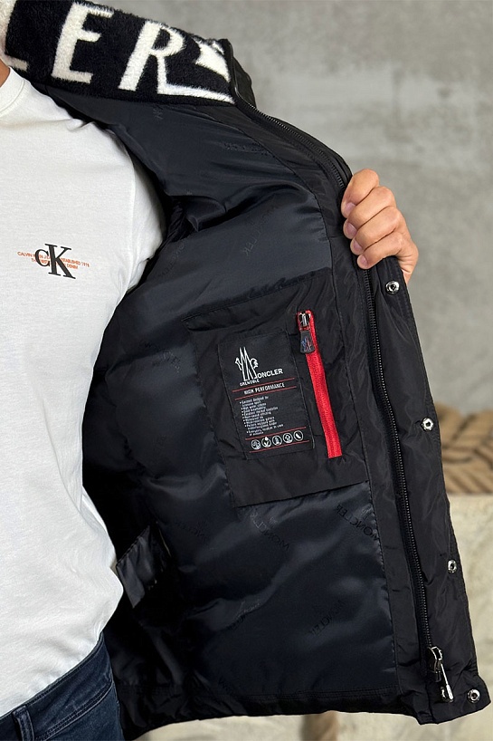 Куртка чёрного цвета Moncler logo-patch