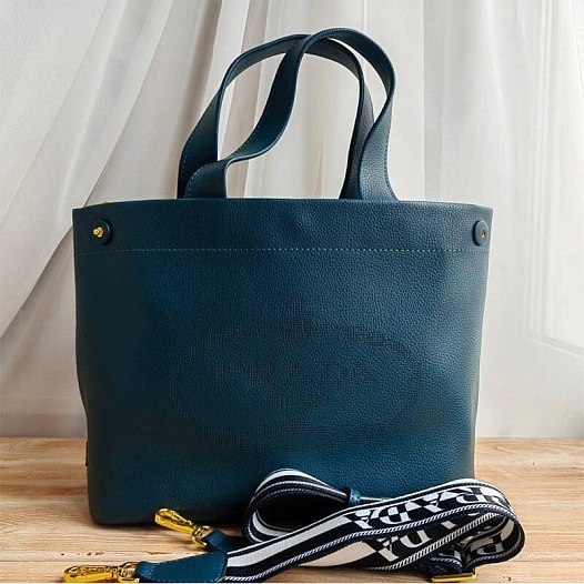 Кожаная сумка Prada 31x25 см   