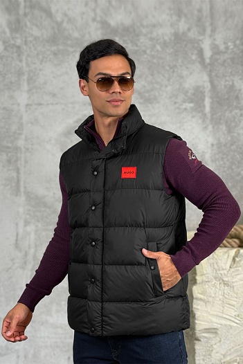 Чёрный жилет Hugo Boss    