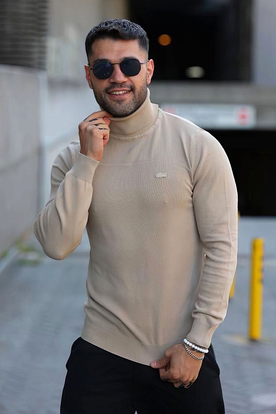 Мужская бежевая водолазка Lacoste logo-patch