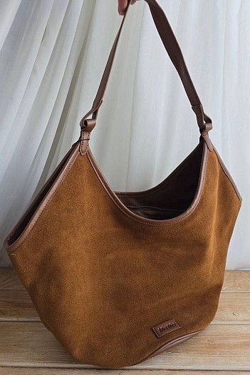 Замшевая сумка-тоут MIU MIU 53x28 см   