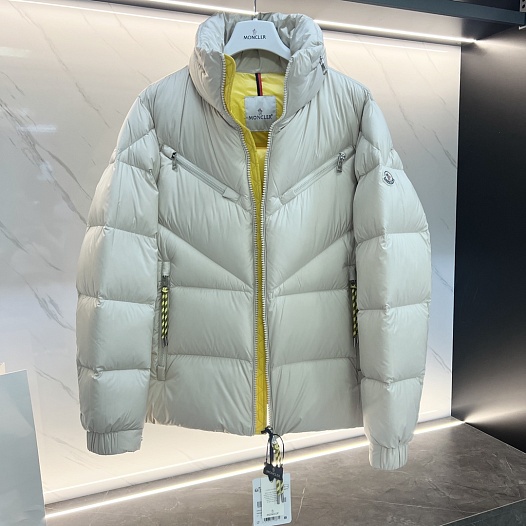 Мужской бежевый пуховик Moncler Katmai   