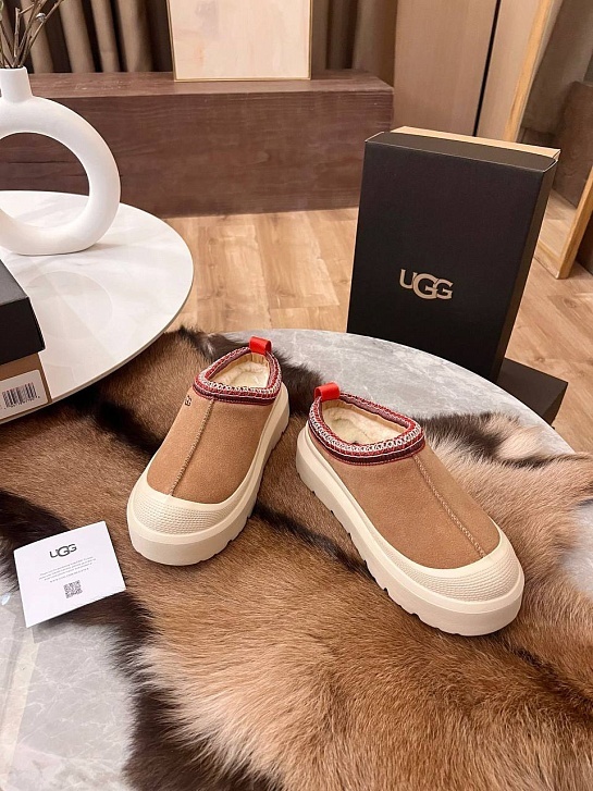 Женские слипоны UGG Tasman Weather Hybrid - Chestnut / White