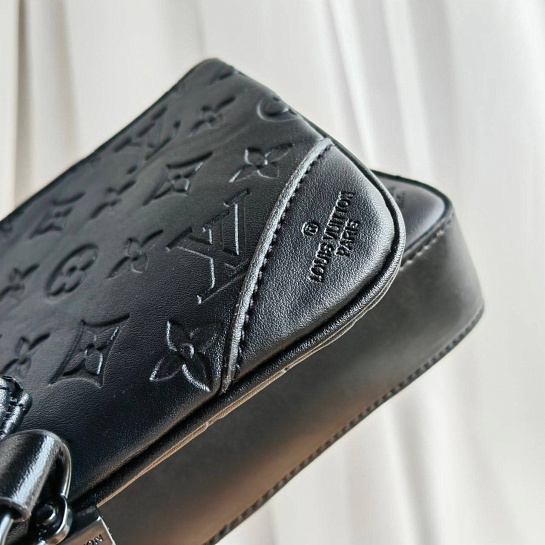 Кожаная сумка Louis Vuitton Trio Messenger Monogram 25x18 см