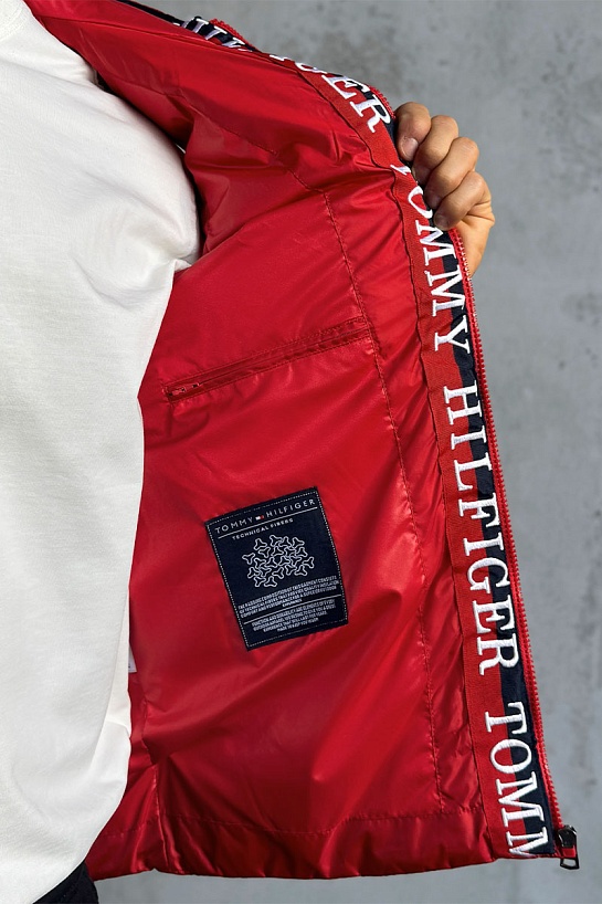 Мужской жилет Tommy Hilfiger красного цвета