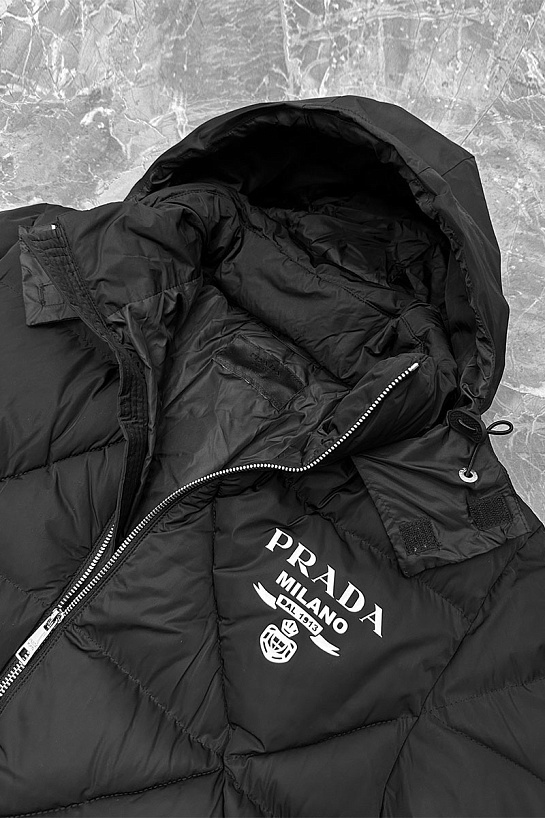 Мужская чёрная куртка Prada Re-Nylon logo-print