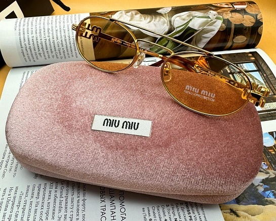Женские солнцезащитные очки MIU MIU Oval